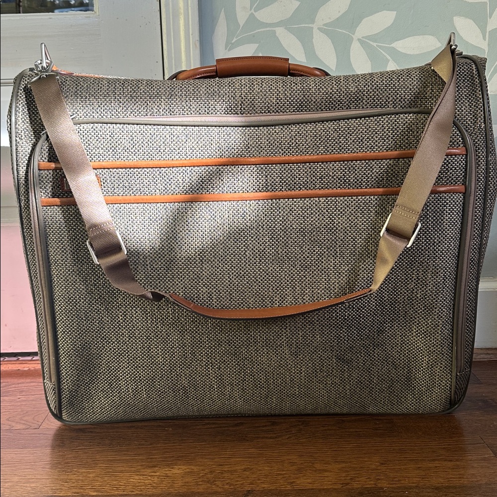 Tweed Hartmann garment bag